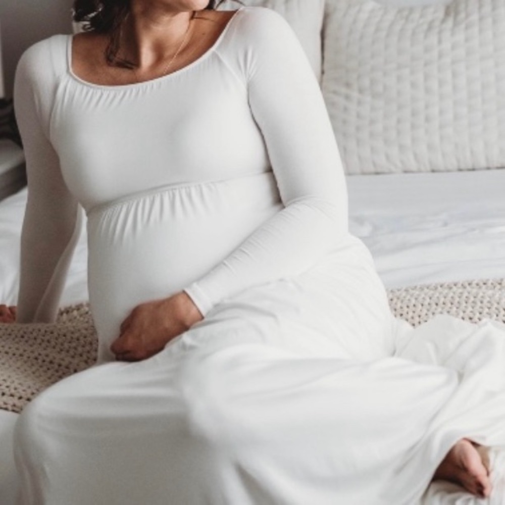 Worn Once Pinkblush Ivory Solid Off Shoulder Mate… - image 4